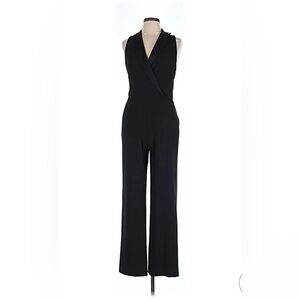 Trina Turk Jumpsuit 6 Tall Pockets l.new
Sleeveless V neck cross bodice.new year